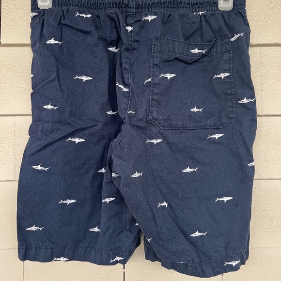 🎀 Old Navy shorts with sharks size L - Picture 2 of 4